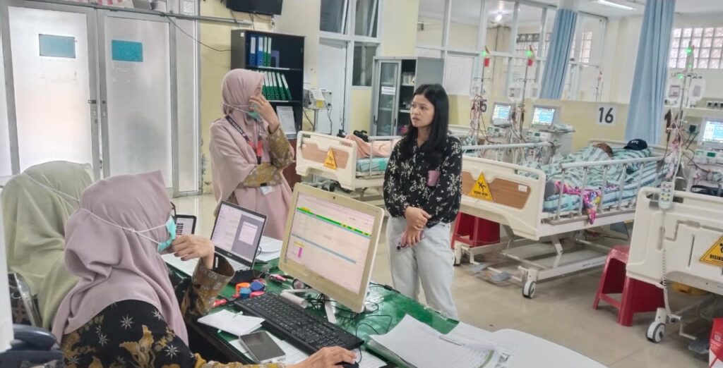 Nurse documenting patient observations in a hemodialysis unit